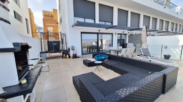 3 slaapkamer Appartement te koop in Zona Pueblo, Guardamar del Segura met zwembad garage - € 549.950 (Ref: 10144653)