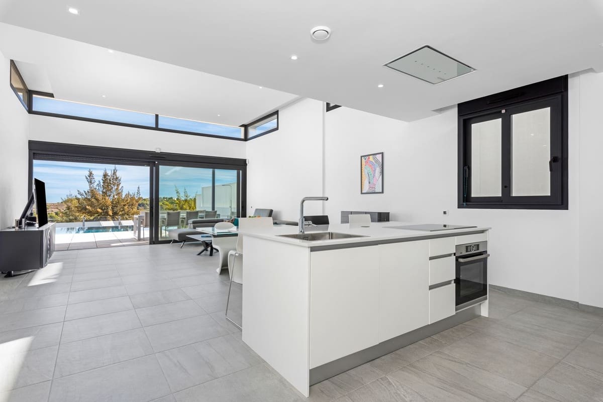 4 soveværelse Villa til salg i San Miguel de Salinas med swimmingpool garage - € 675.000 (Ref: 10144656)