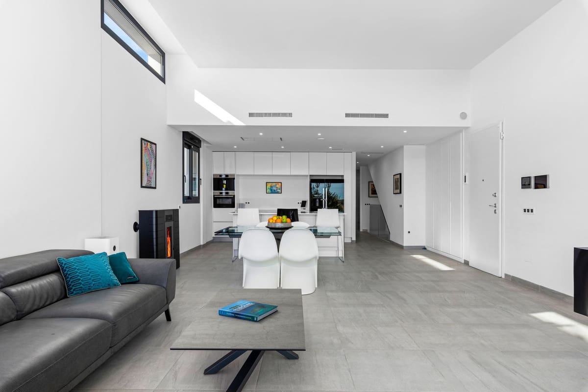4 soveværelse Villa til salg i San Miguel de Salinas med swimmingpool garage - € 675.000 (Ref: 10144656)