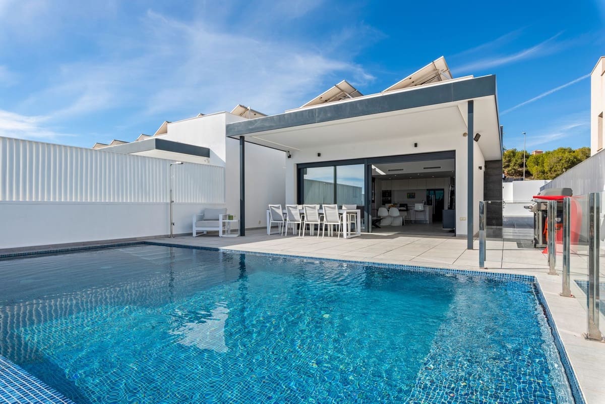 4 soveværelse Villa til salg i San Miguel de Salinas med swimmingpool garage - € 675.000 (Ref: 10144656)