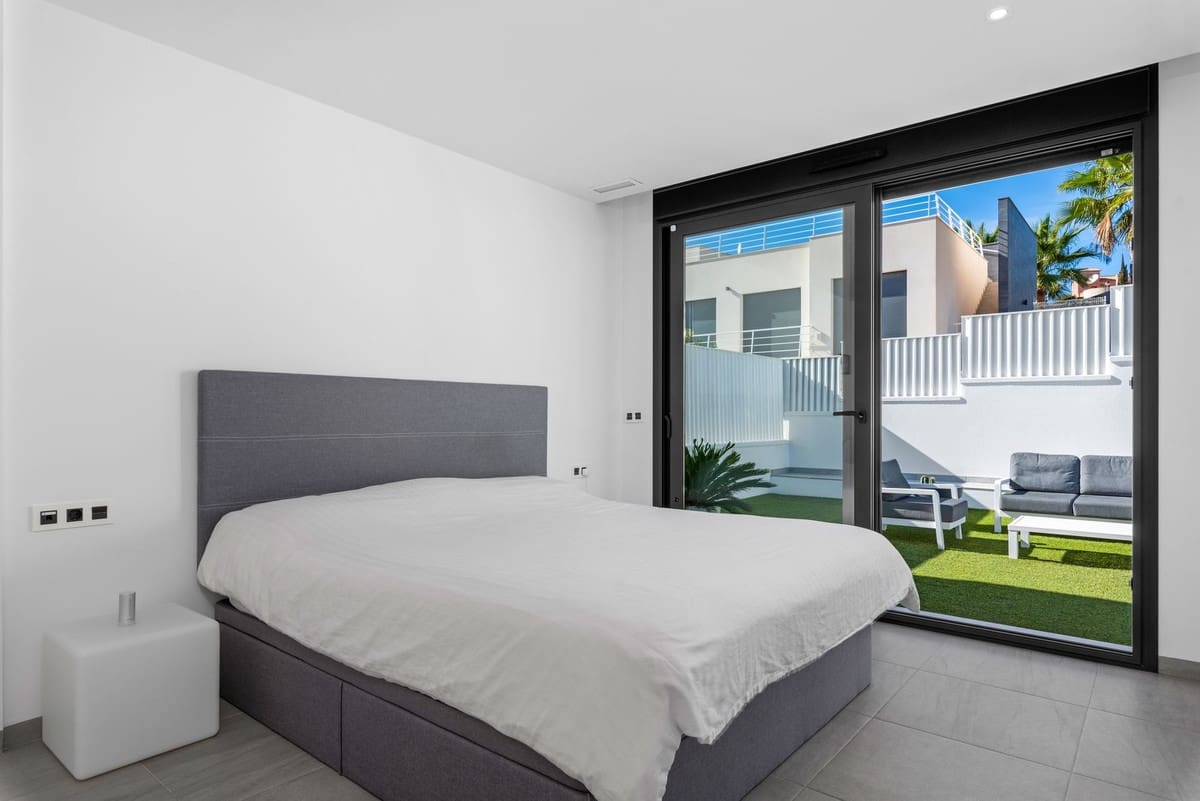 4 soveværelse Villa til salg i San Miguel de Salinas med swimmingpool garage - € 675.000 (Ref: 10144656)