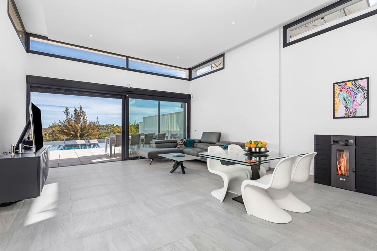 4 soveværelse Villa til salg i San Miguel de Salinas med swimmingpool garage - € 675.000 (Ref: 10144656)