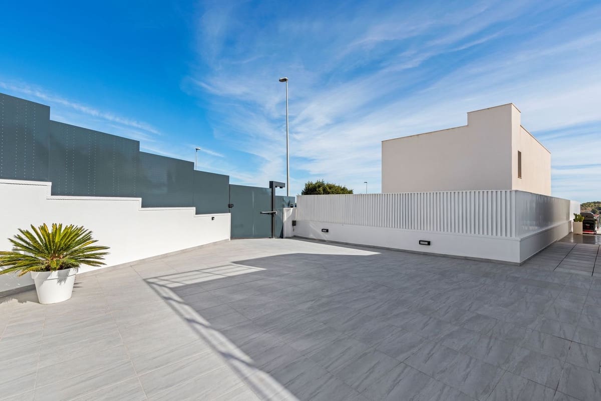 4 soveværelse Villa til salg i San Miguel de Salinas med swimmingpool garage - € 675.000 (Ref: 10144656)