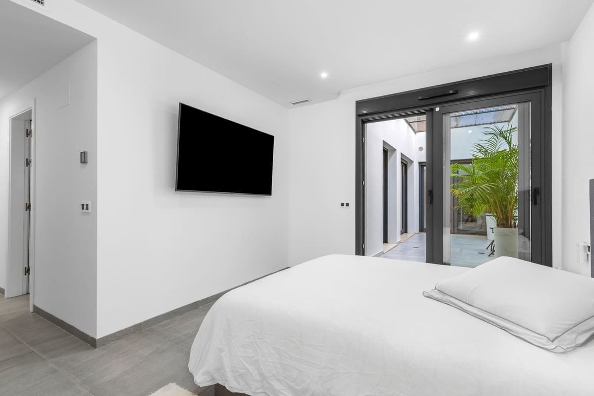 4 soveværelse Villa til salg i San Miguel de Salinas med swimmingpool garage - € 675.000 (Ref: 10144656)