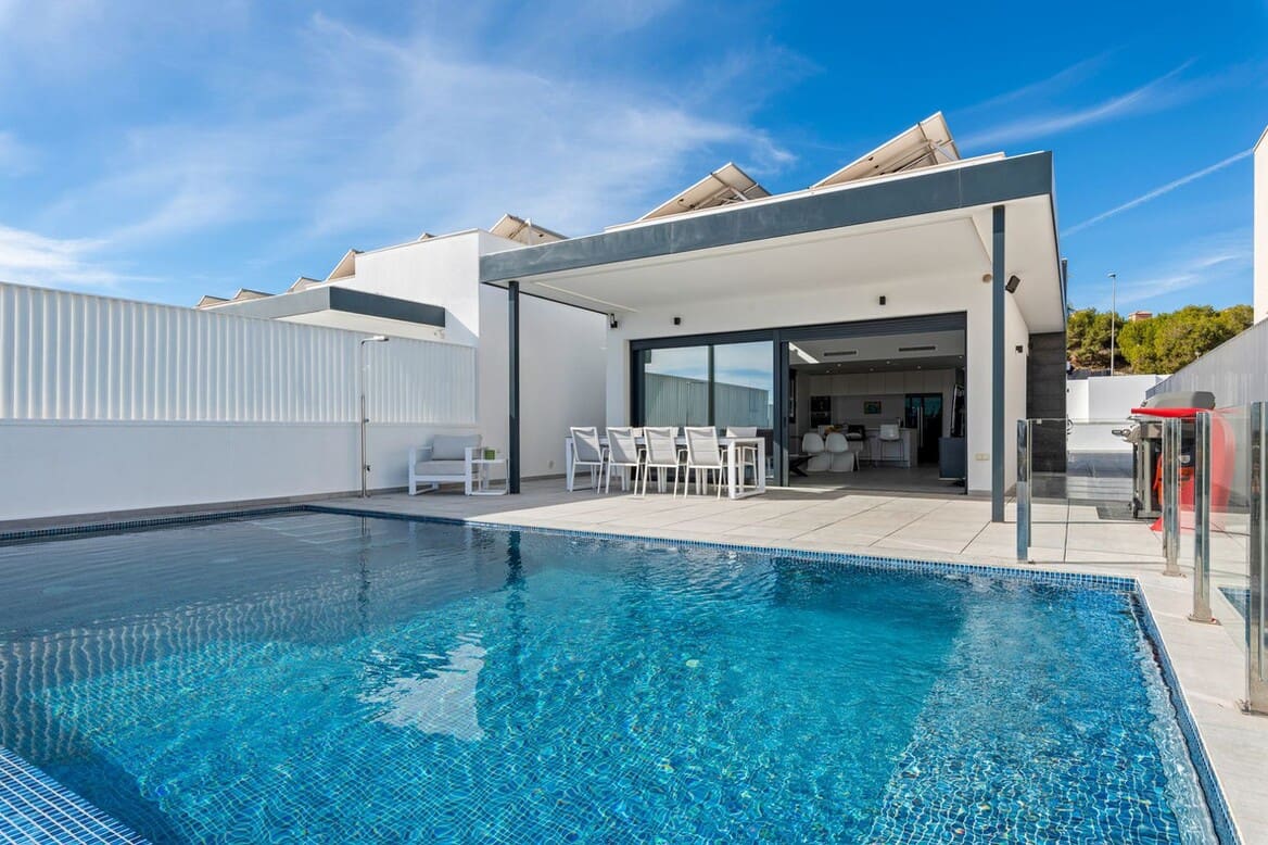 4 bedroom Villa for sale in San Miguel de Salinas with pool garage - € 675,000 (Ref: 10144656)