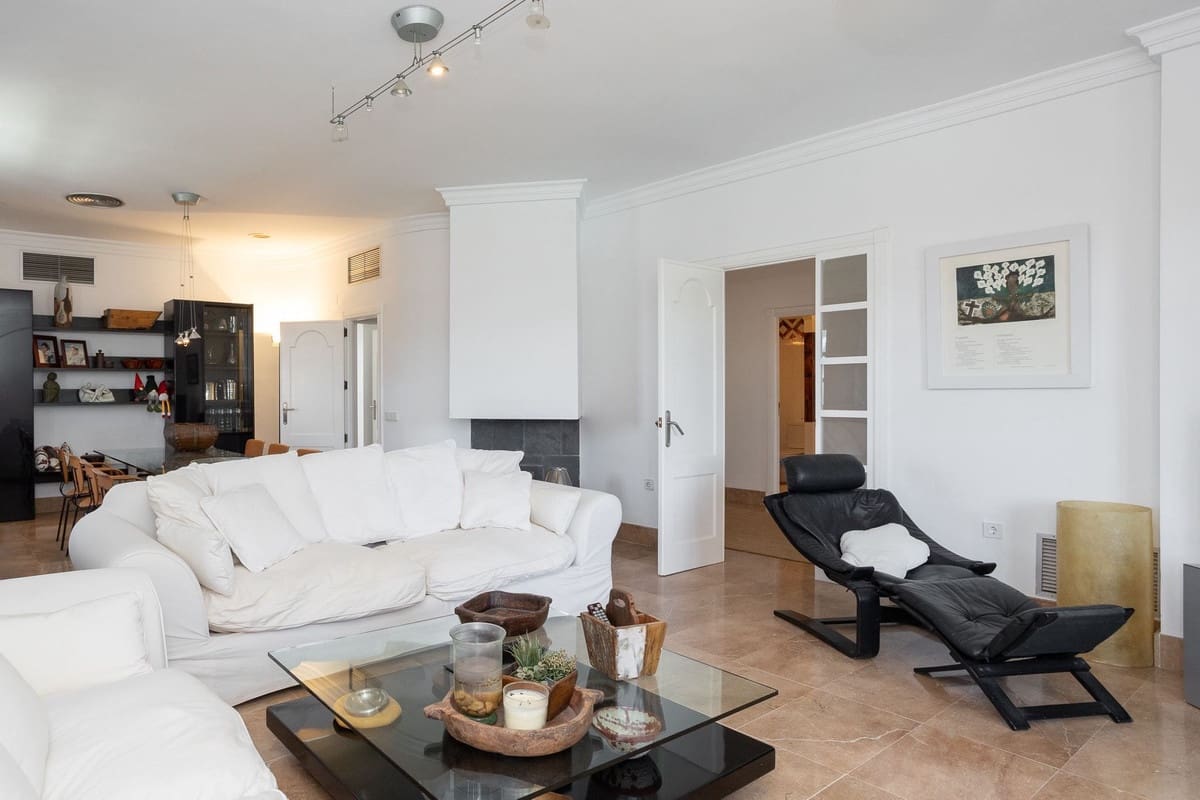 4 sovrum Villa till salu i Torrevieja med pool garage - 890 000 € (Ref: 10144657)