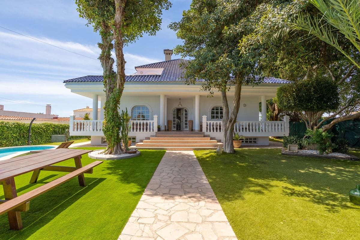 4 sovrum Villa till salu i Torrevieja med pool garage - 890 000 € (Ref: 10144657)