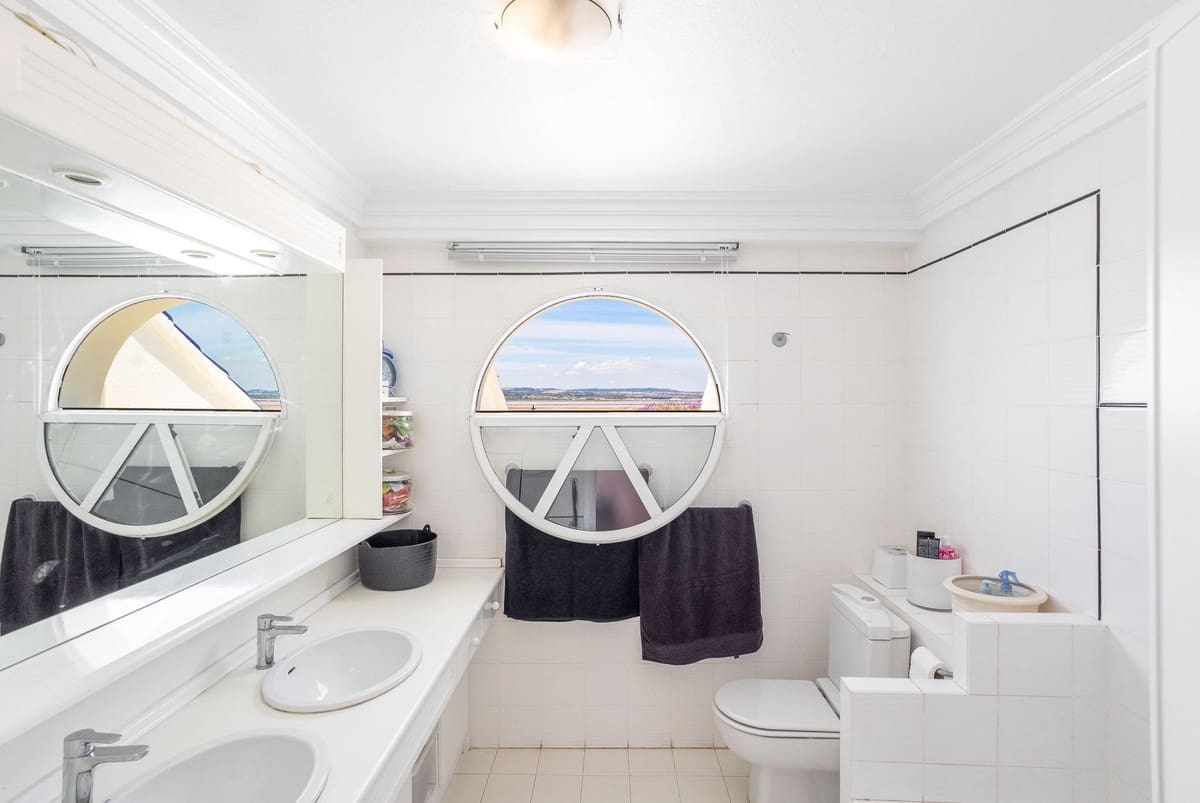 4 sovrum Villa till salu i Torrevieja med pool garage - 890 000 € (Ref: 10144657)