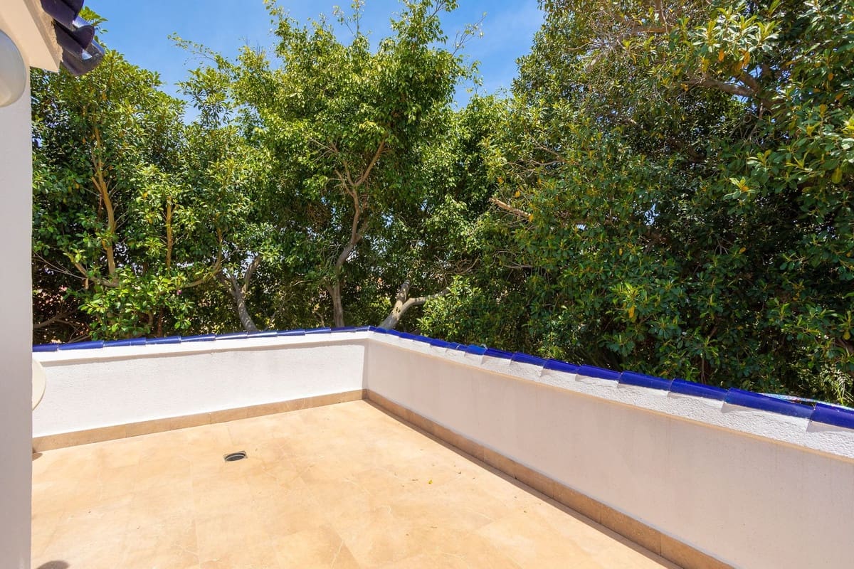 4 sovrum Villa till salu i Torrevieja med pool garage - 890 000 € (Ref: 10144657)