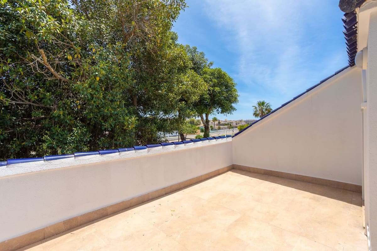4 sovrum Villa till salu i Torrevieja med pool garage - 890 000 € (Ref: 10144657)