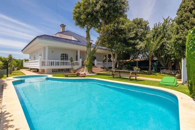 4 soveværelse Villa til salg i Puerto Deportivo, Torrevieja med swimmingpool garage - € 890.000 (Ref: 10144657)