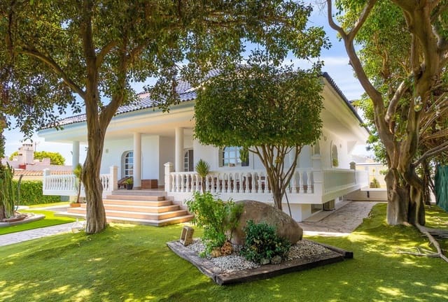 4 soveværelse Villa til salg i Puerto Deportivo, Torrevieja med swimmingpool garage - € 890.000 (Ref: 10144657)