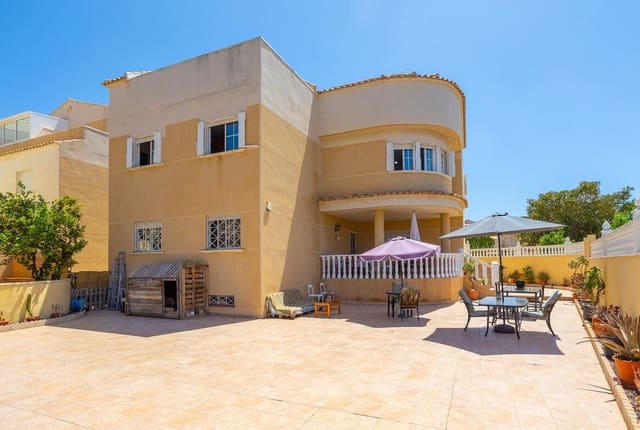 6 soveværelse Villa til salg i La Siesta, Torrevieja - € 539.000 (Ref: 10144662)