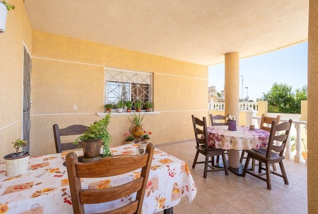 6 soveværelse Villa til salg i La Siesta, Torrevieja - € 539.000 (Ref: 10144662)