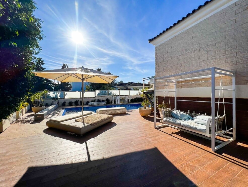 5 bedroom Villa for sale in La Mata with pool - € 1,170,000 (Ref: 10144663)