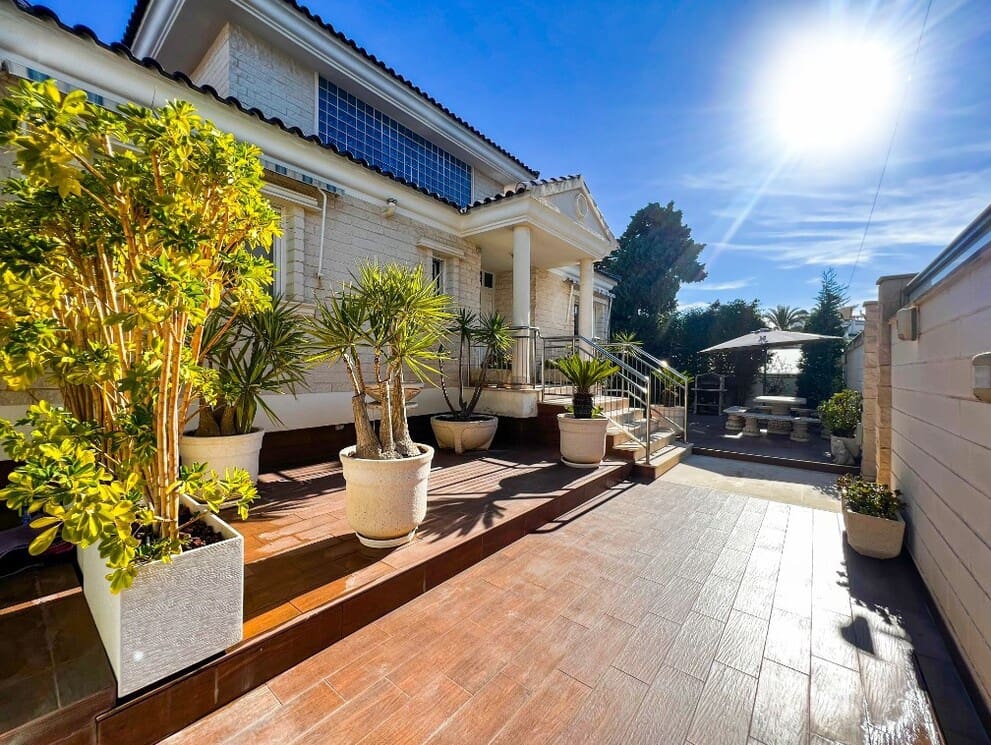 5 bedroom Villa for sale in La Mata with pool - € 1,170,000 (Ref: 10144663)