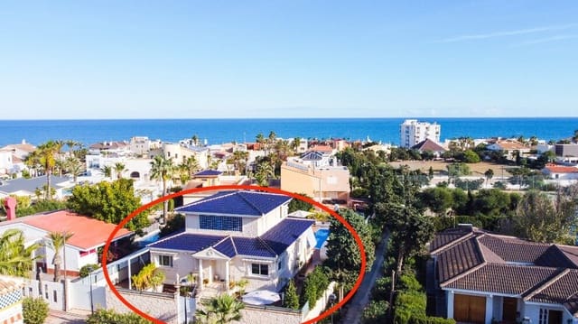 5 soveværelse Villa til salg i Los Europeos, Torrevieja med swimmingpool - € 1.170.000 (Ref: 10144663)