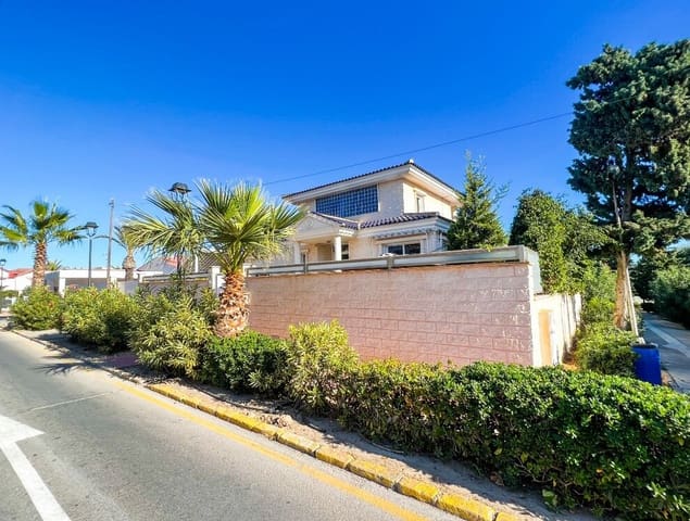 5 soveværelse Villa til salg i Los Europeos, Torrevieja med swimmingpool - € 1.170.000 (Ref: 10144663)