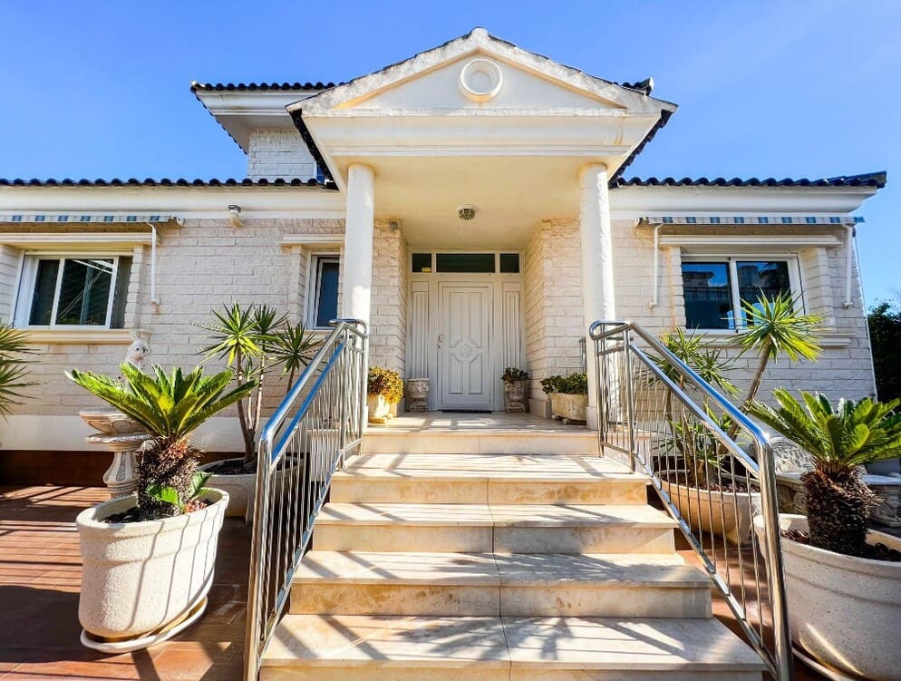 5 bedroom Villa for sale in La Mata with pool - € 1,170,000 (Ref: 10144663)