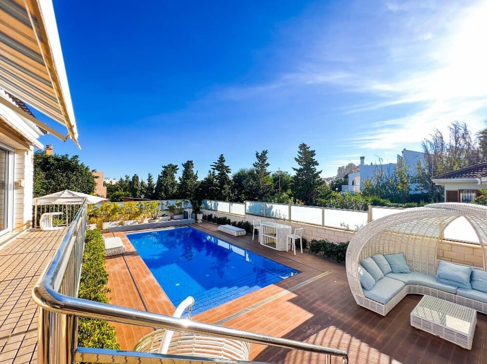 5 bedroom Villa for sale in La Mata with pool - € 1,170,000 (Ref: 10144663)