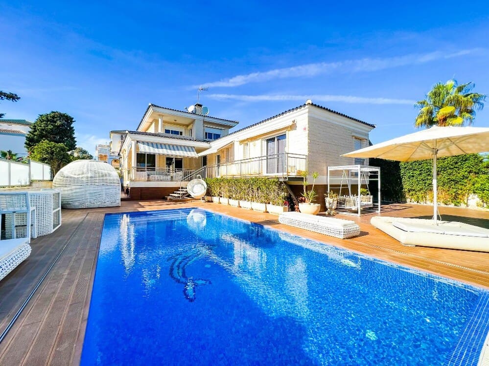 5 bedroom Villa for sale in La Mata with pool - € 1,170,000 (Ref: 10144663)