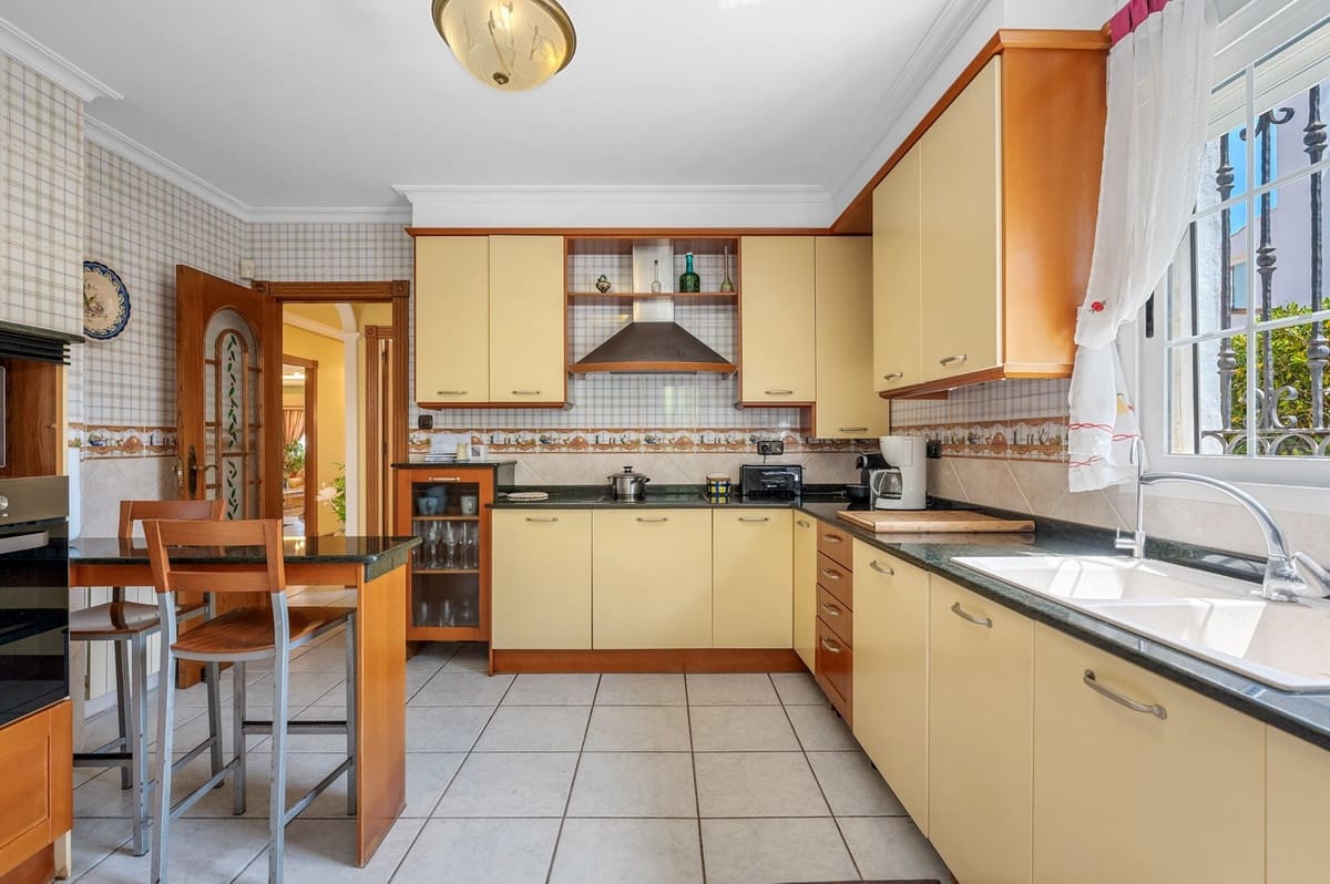 6 quarto Moradia para venda em La Mata com piscina - 950 000 € (Ref: 10144664)