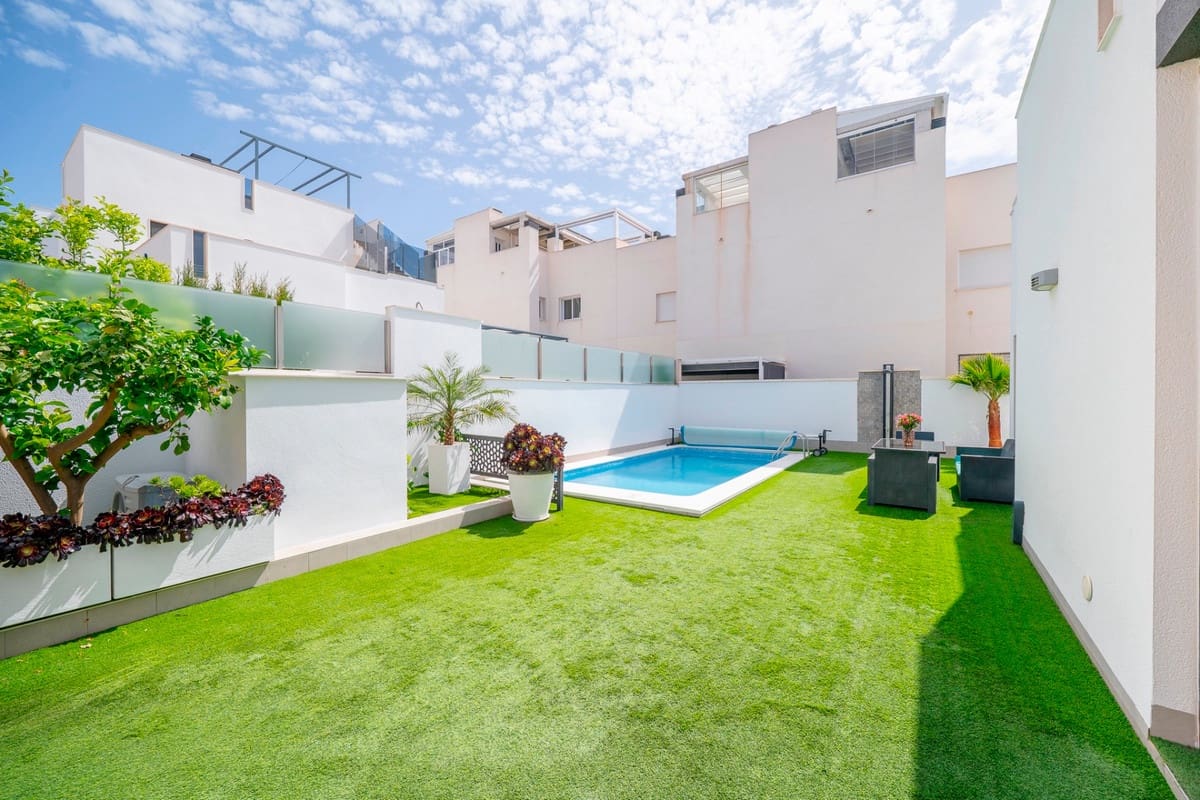 5 soverom Villa til salgs i Torrevieja med svømmebasseng - € 559 000 (Ref: 10144665)