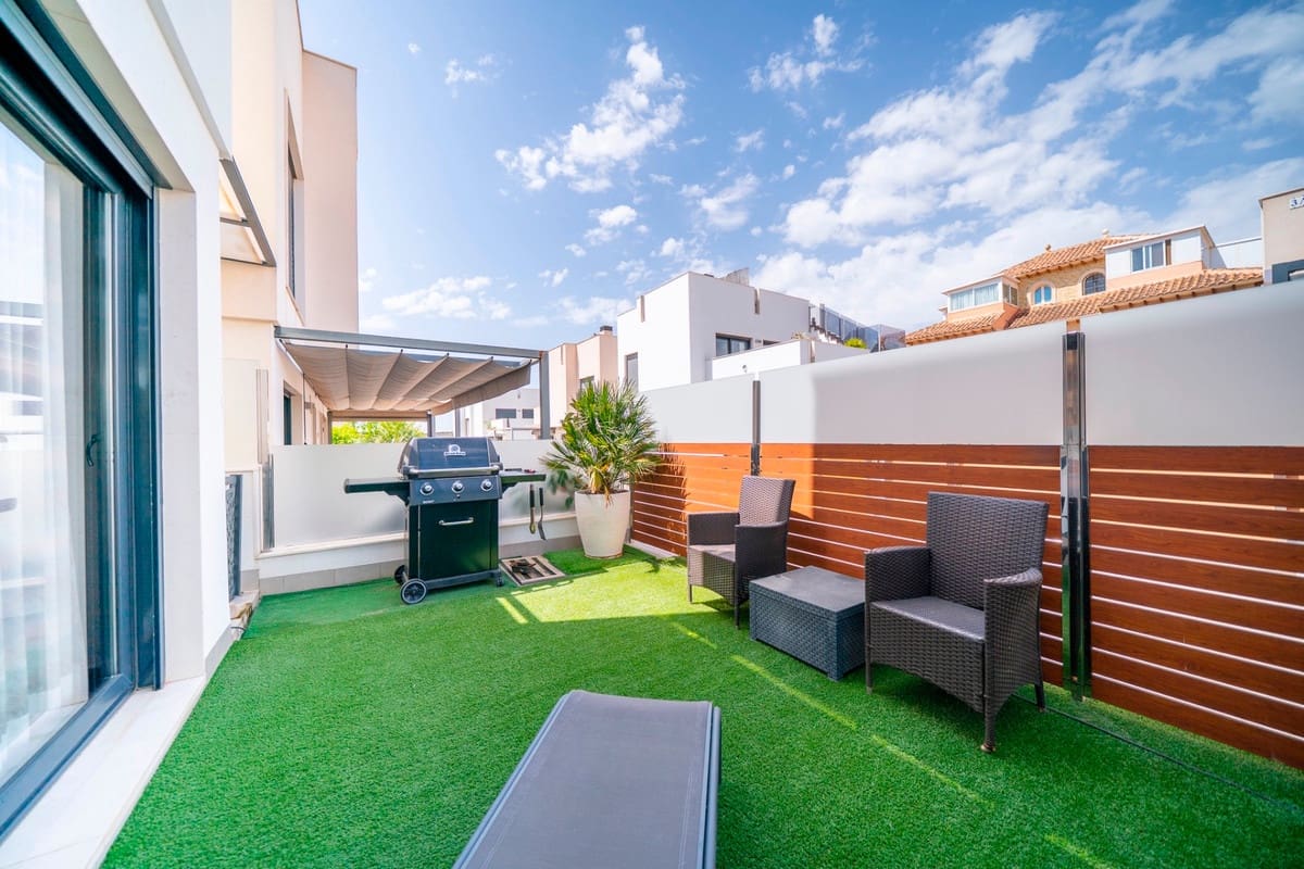 5 soverom Villa til salgs i Torrevieja med svømmebasseng - € 559 000 (Ref: 10144665)