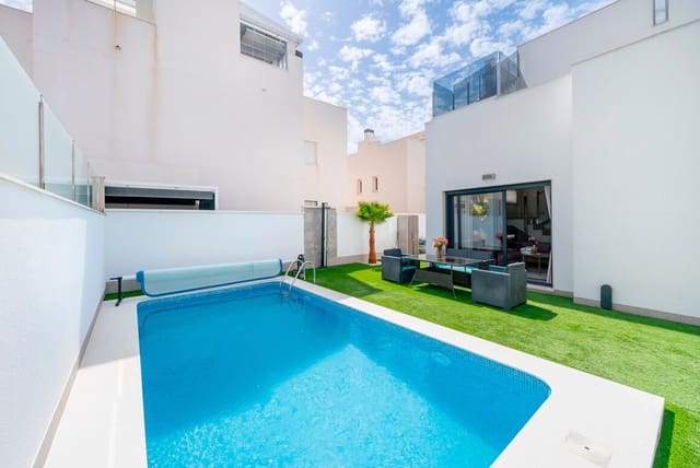 5 camera da letto Villa in vendita in Puerto Deportivo, Torrevieja con piscina - 559.000 € (Rif: 10144665)