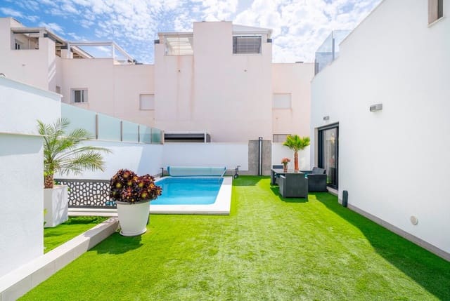 5 camera da letto Villa in vendita in Puerto Deportivo, Torrevieja con piscina - 559.000 € (Rif: 10144665)