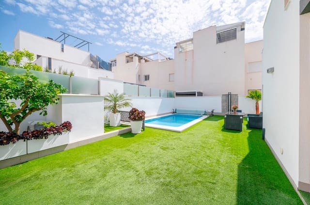 5 camera da letto Villa in vendita in Puerto Deportivo, Torrevieja con piscina - 559.000 € (Rif: 10144665)