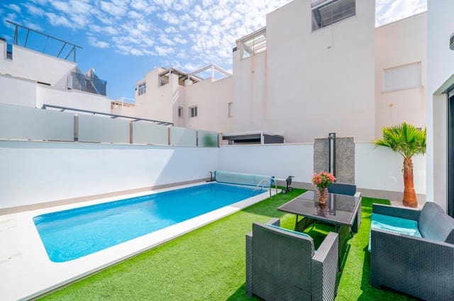 5 camera da letto Villa in vendita in Puerto Deportivo, Torrevieja con piscina - 559.000 € (Rif: 10144665)