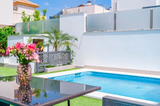 5 camera da letto Villa in vendita in Puerto Deportivo, Torrevieja con piscina - 559.000 € (Rif: 10144665)