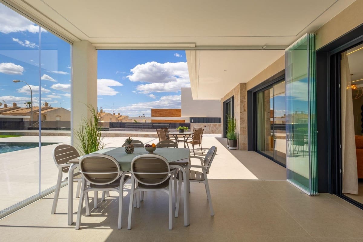 4 chambre Villa/Maison à vendre à Torrevieja avec piscine garage - 1 675 000 € (Ref: 10144668)