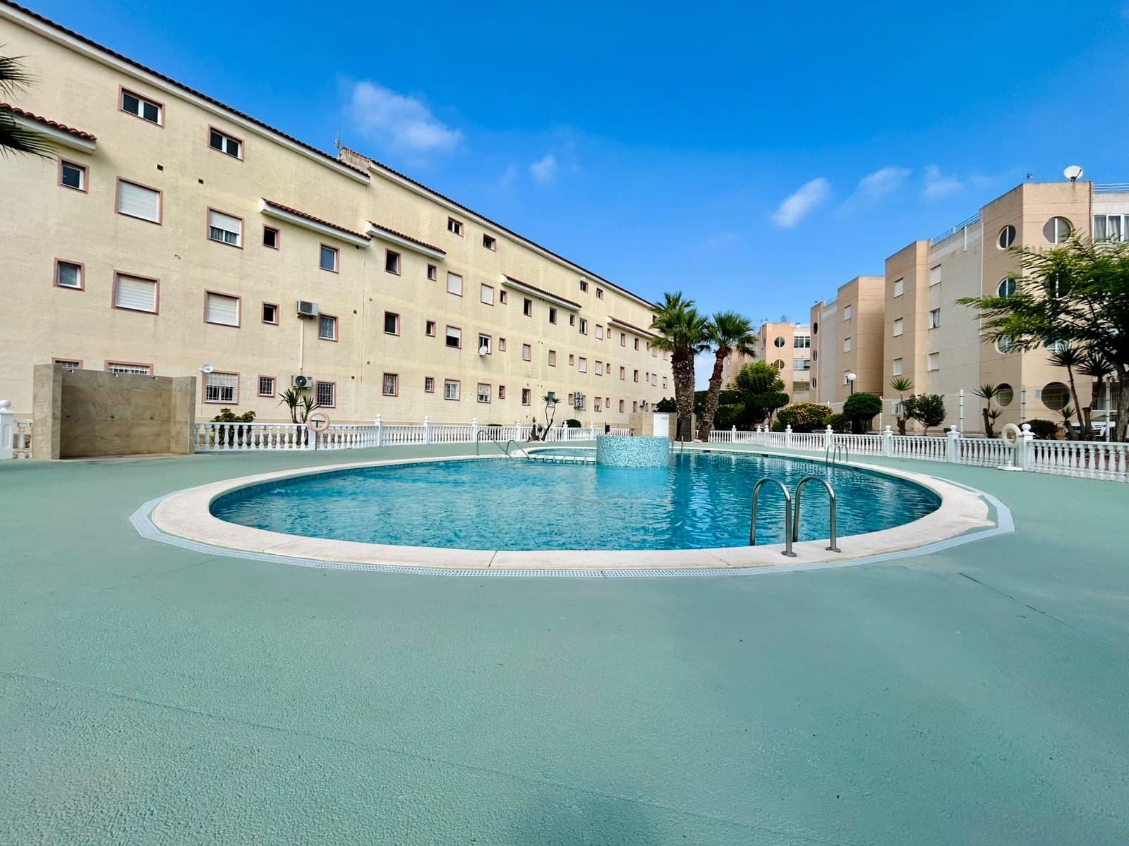 2 soverom Hus til salgs i Torrevieja med svømmebasseng - € 264 000 (Ref: 10146422)
