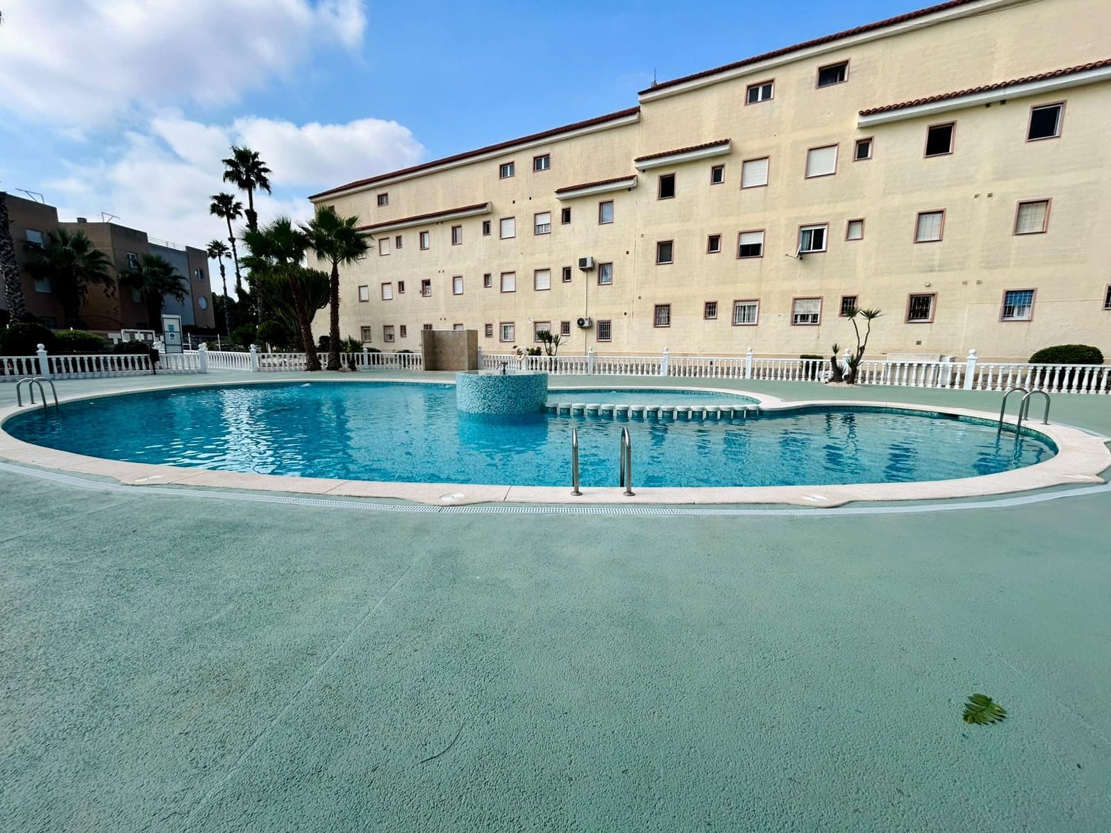 2 soverom Hus til salgs i Torrevieja med svømmebasseng - € 264 000 (Ref: 10146422)