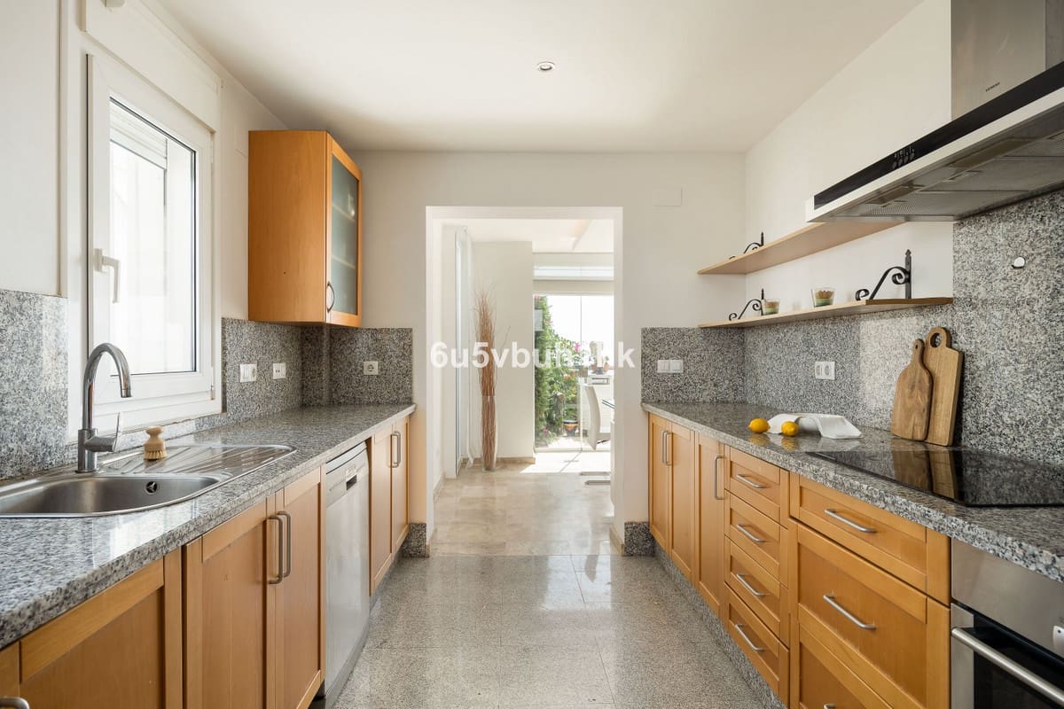 3 sypialnia Willa na sprzedaż w Marbella z basenem garażem - 1 600 000 € (Ref: 10146451)