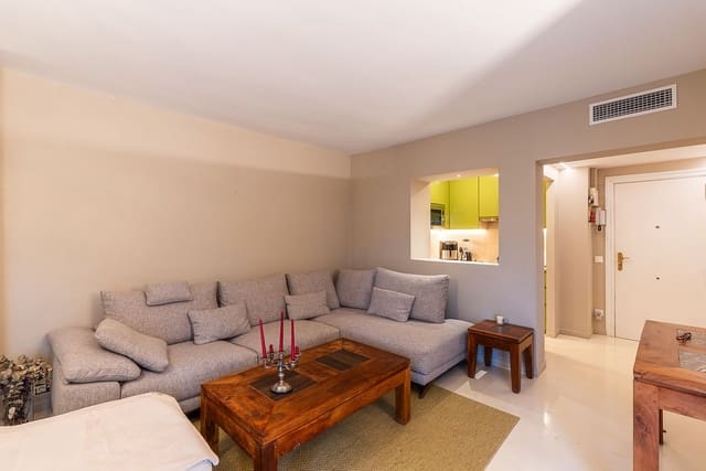1 slaapkamer Appartement te koop in Nueva Atalaya, Estepona met zwembad - € 325.000 (Ref: 10146484)