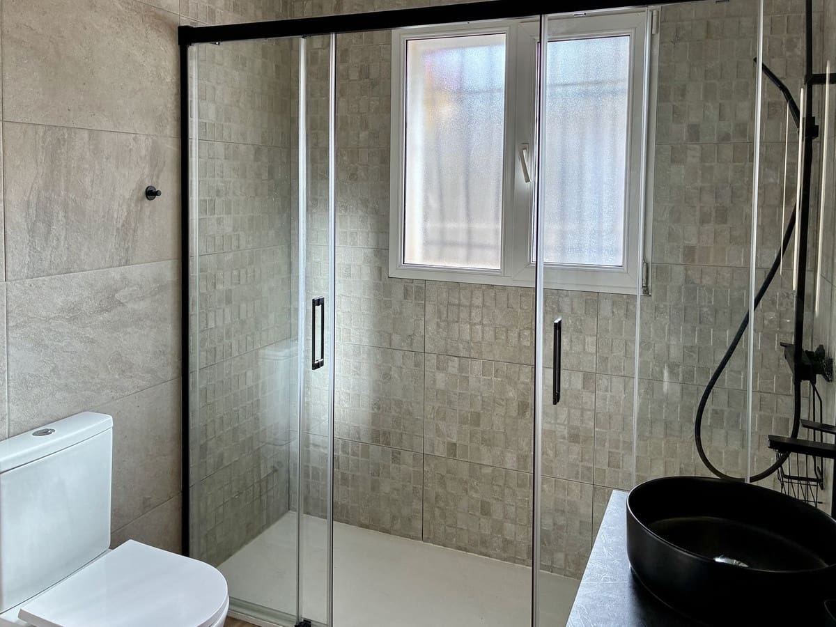 3 soverom Villa til salgs i El Paraiso med svømmebasseng garasje - € 1 350 000 (Ref: 10146485)