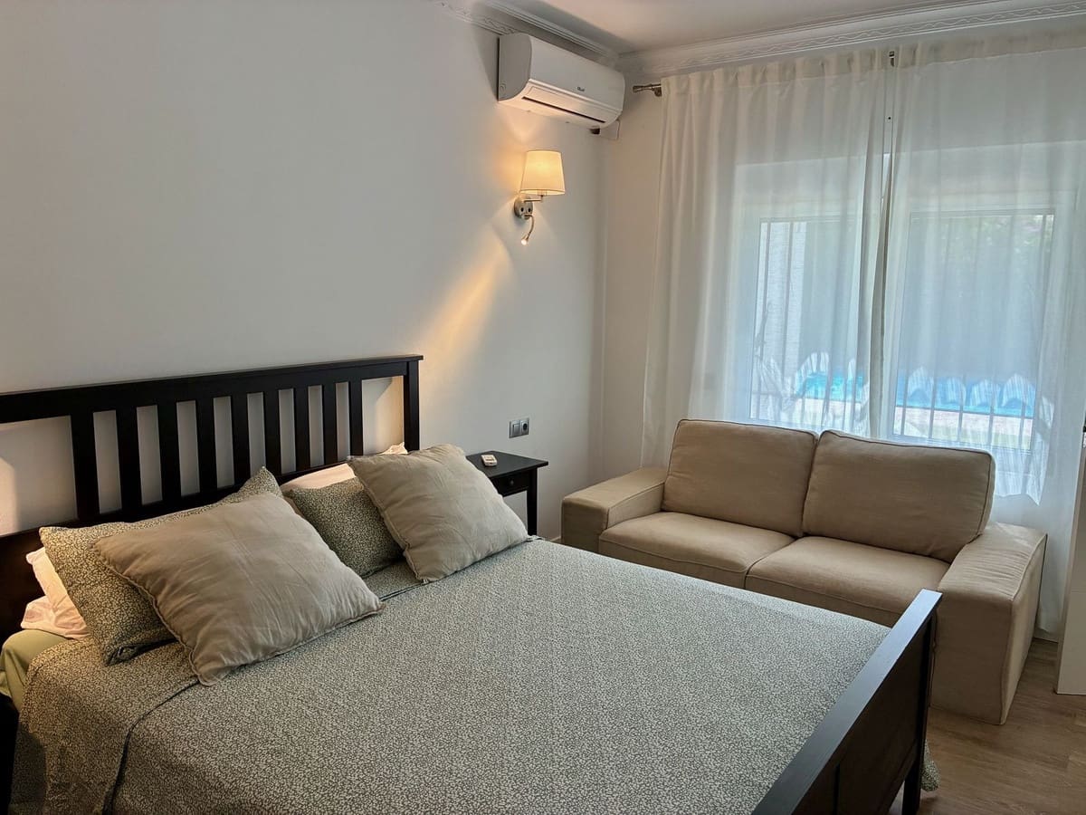 3 soverom Villa til salgs i El Paraiso med svømmebasseng garasje - € 1 350 000 (Ref: 10146485)