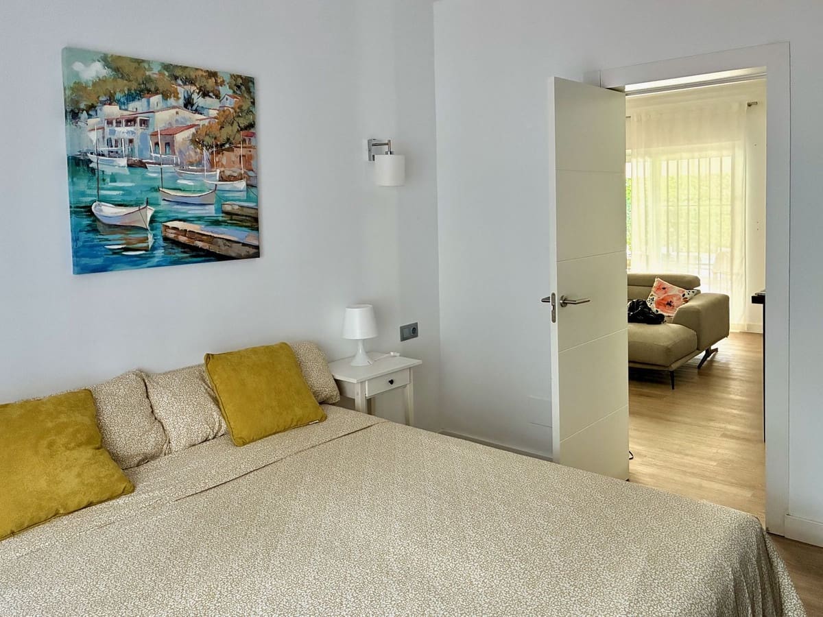 3 soverom Villa til salgs i El Paraiso med svømmebasseng garasje - € 1 350 000 (Ref: 10146485)