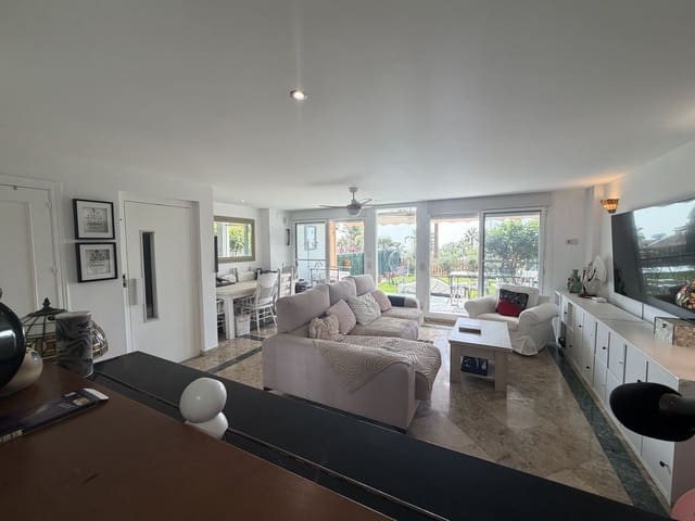 3 chambre Maison de Ville à vendre à Buenas Noches, Estepona avec piscine garage - 595 000 € (Ref: 10146486)