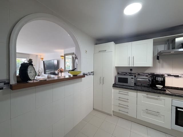 3 chambre Maison de Ville à vendre à Buenas Noches, Estepona avec piscine garage - 595 000 € (Ref: 10146486)