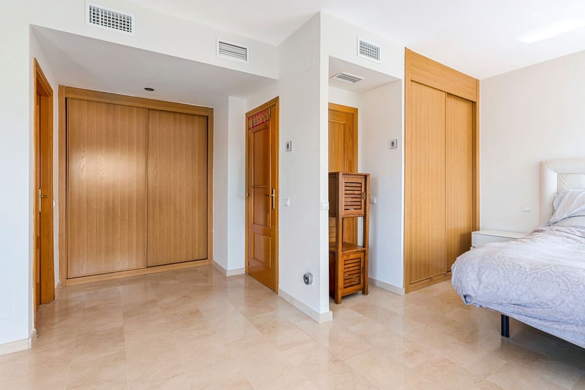 3 quarto Apartamento para venda em New Golden Mile com piscina garagem - 550 000 € (Ref: 10146495)