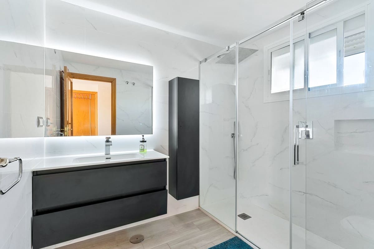 3 quarto Apartamento para venda em New Golden Mile com piscina garagem - 550 000 € (Ref: 10146495)