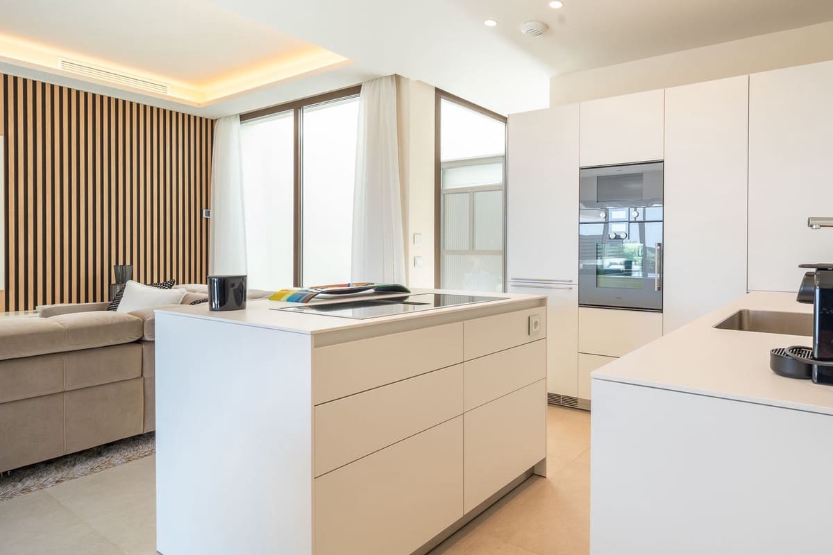 4 soveværelse Byhus til salg i Estepona med swimmingpool garage - € 2.950.000 (Ref: 10146543)