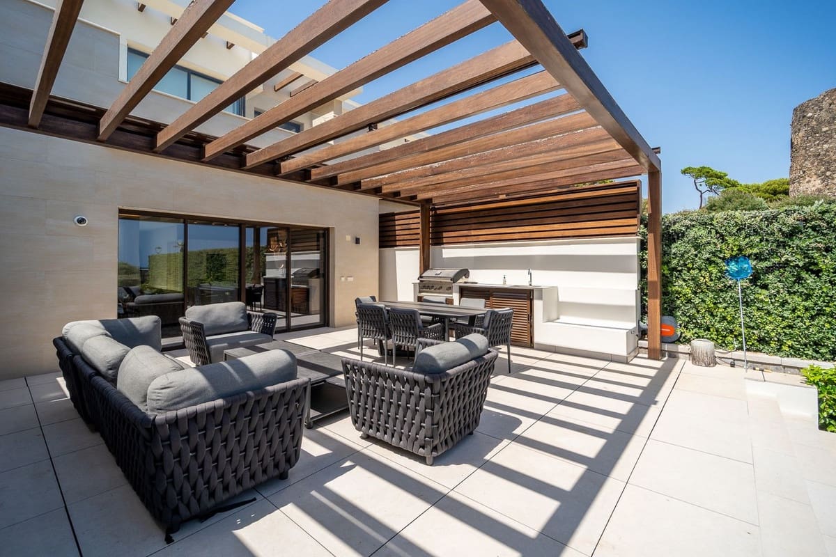 4 soveværelse Byhus til salg i Estepona med swimmingpool garage - € 2.950.000 (Ref: 10146543)