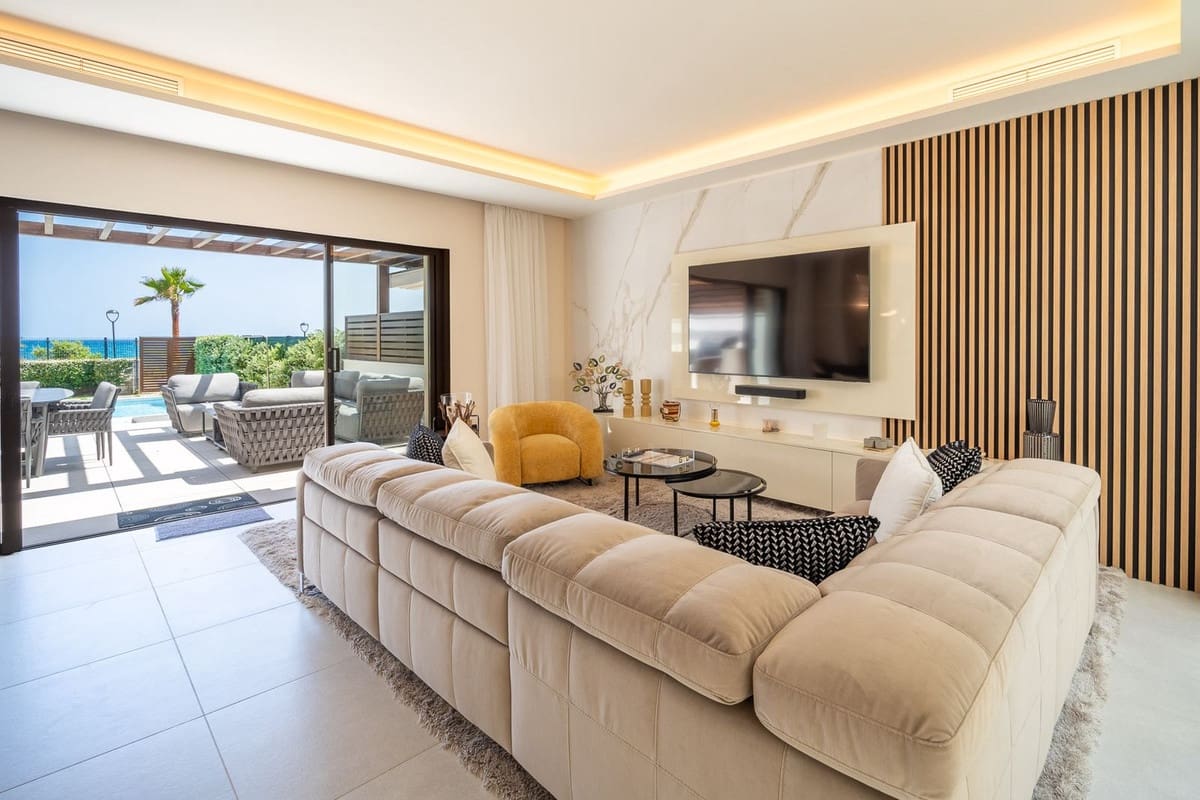 4 soveværelse Byhus til salg i Estepona med swimmingpool garage - € 2.950.000 (Ref: 10146543)