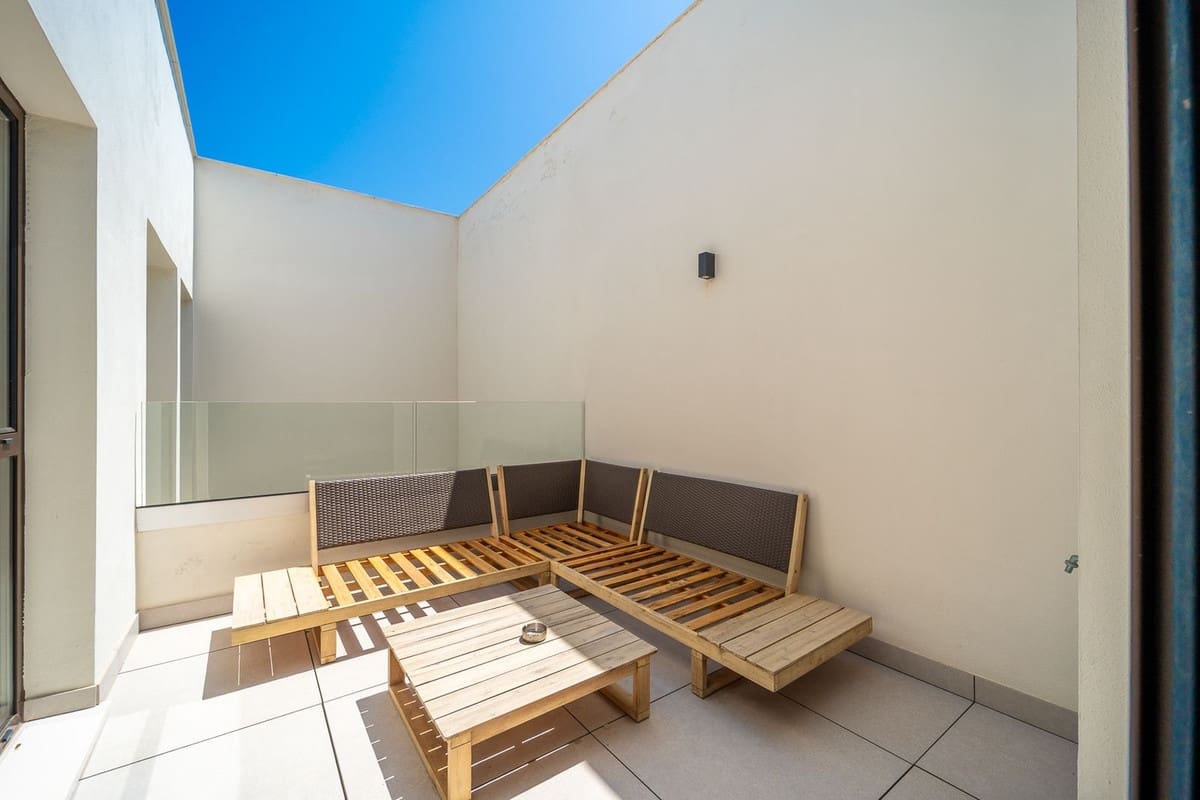 4 soveværelse Byhus til salg i Estepona med swimmingpool garage - € 2.950.000 (Ref: 10146543)
