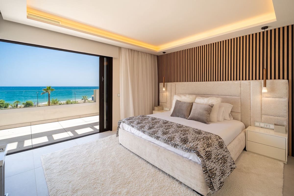 4 soveværelse Byhus til salg i Estepona med swimmingpool garage - € 2.950.000 (Ref: 10146543)